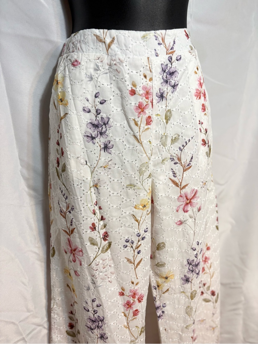 Pearl + Sea White Embroidered Eyelit Floral Lined Pants size 4 - Picture 7 of 15